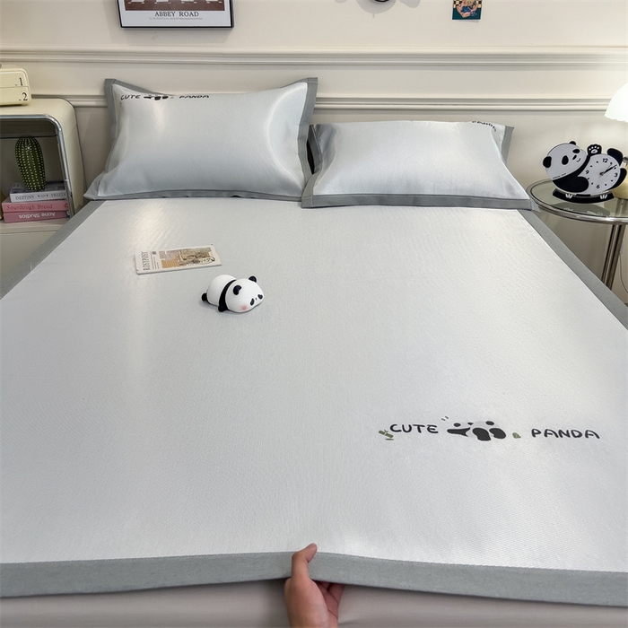 91家纺网 家纺一手货源 找家纺 星座家纺 2025新款600D熊猫烫画冰丝凉席三件套 清凉浅灰