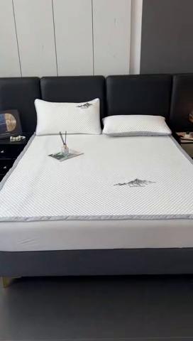 91家纺网 家纺一手货源 找家纺 澳梵家居 2025新款PE中分子A类凉感豆豆刺绣软凉席 冰川-高级白