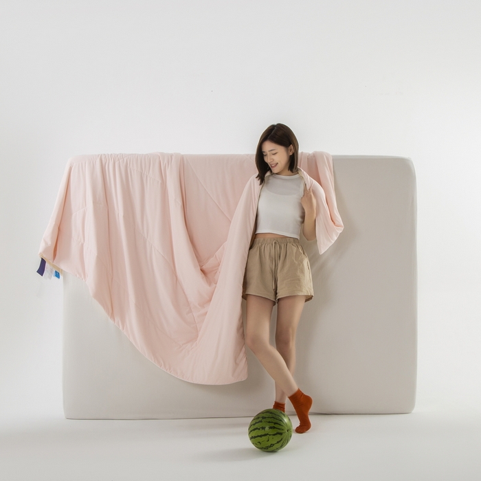 91家纺网 家纺一手货源 找家纺 佳居缘 2025新款锦氨冰川凉感冰菓裸感被 少女粉