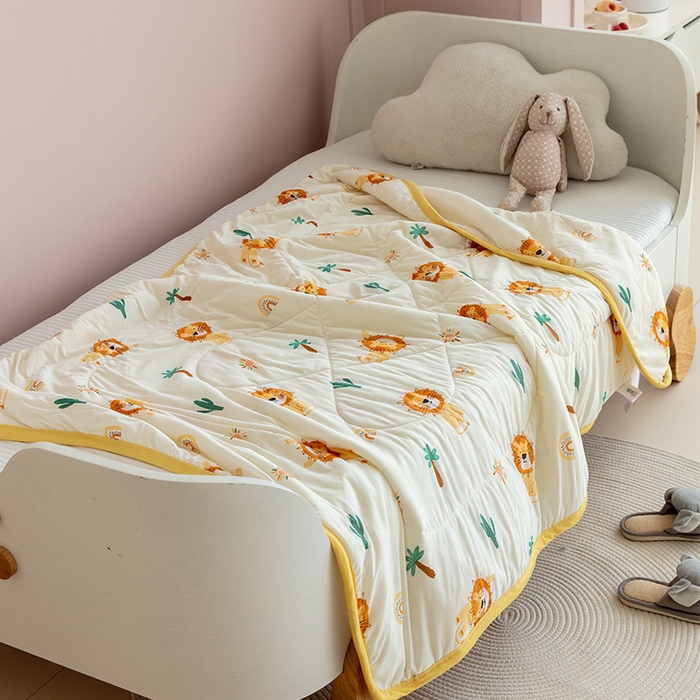 91家纺网 家纺一手货源 找家纺 艾佳宝贝 2025春夏新款A类凉感丝儿童糖果抗菌夏被 丛林萌狮