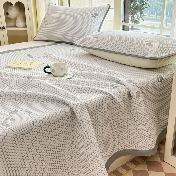 91家纺网 家纺一手货源 找家纺 卡伦2025新款冰丝豆豆凉席床席系列 卡皮巴拉-灰