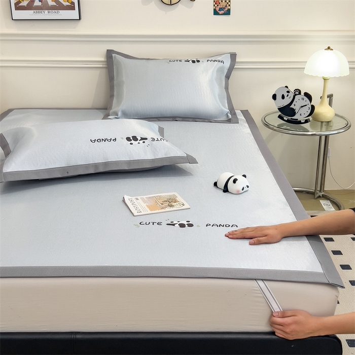 91家纺网 家纺一手货源 找家纺 星座家纺 2025新款600D熊猫烫画冰丝凉席三件套 清凉深灰