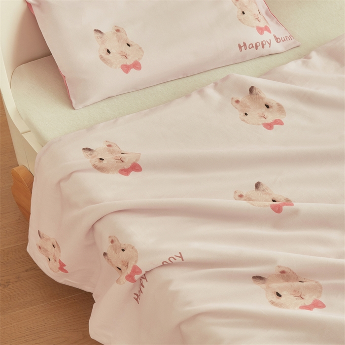 91家纺网 家纺一手货源 找家纺 艾佳宝贝 2025A类儿童全棉多功能单被套可拆式夏被四季被子 乖萌甜兔