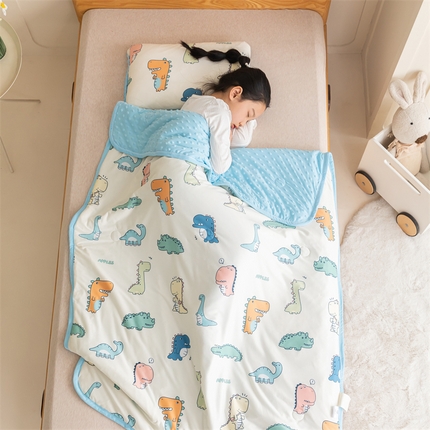 艾佳宝贝 2025新款A类豆豆针织儿童多功能盖毯安抚夏被-模特图 恐龙世界