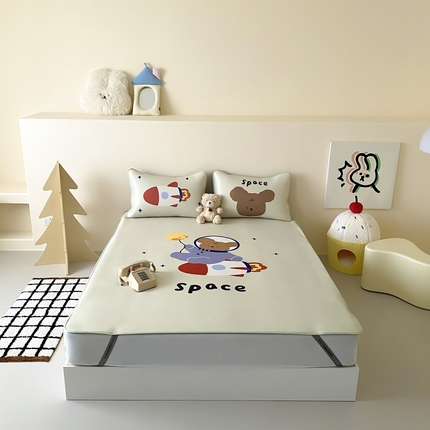 91家纺网 家纺一手货源 找家纺 三味舒屋 2025新款熊猫系列大版印花冰丝冰藤席凉席 火箭熊-床席款