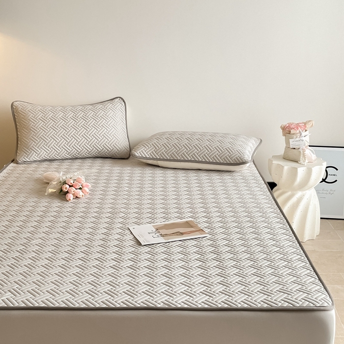 91家纺网 家纺一手货源 找家纺 2025新款加厚乳胶床笠款经典纯色夏被套件 饼干花-浅灰