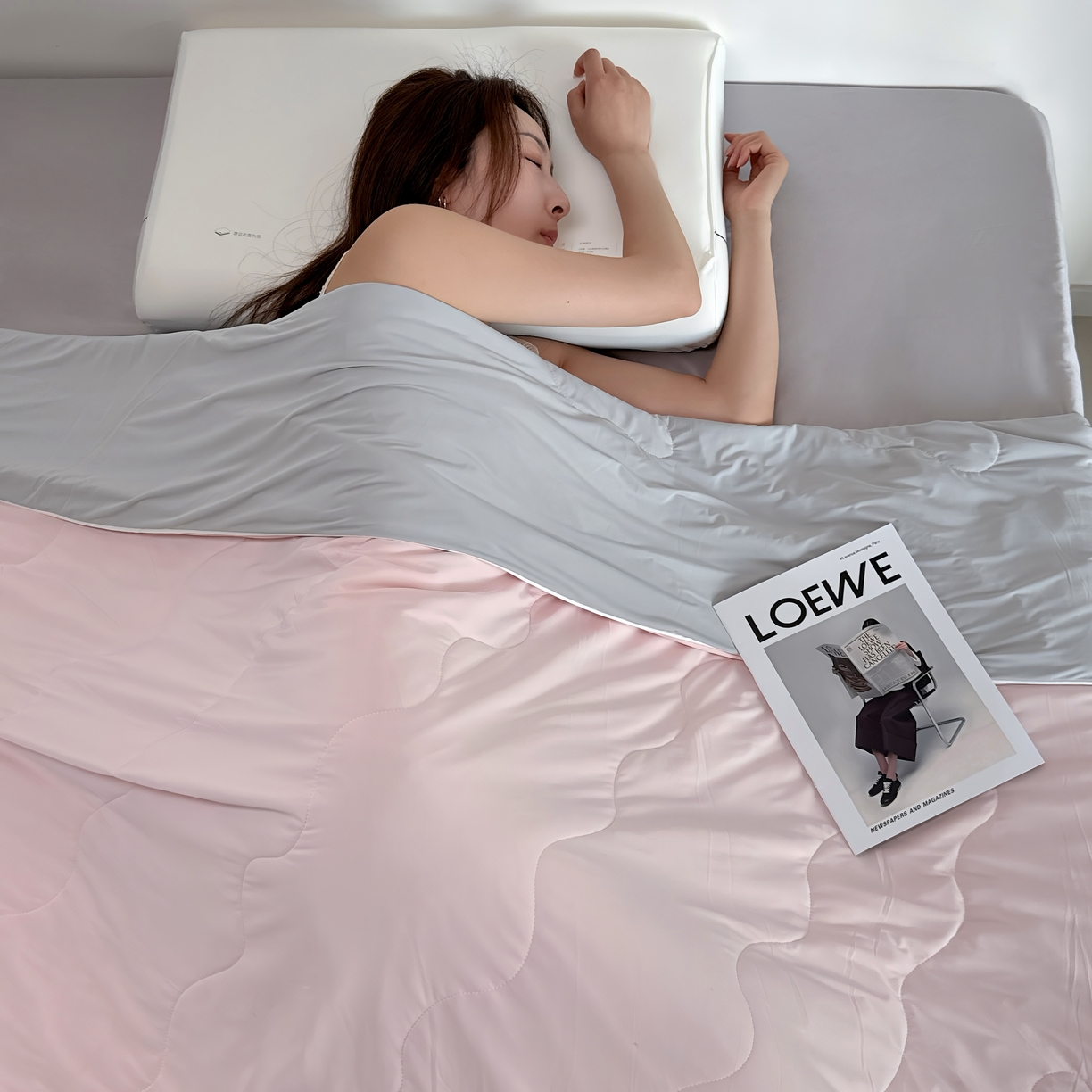 91家纺网 家纺一手货源 找家纺 兜米 2025夏季玻尿酸凉感冰皮被夏凉被空调被 粉色拼灰色