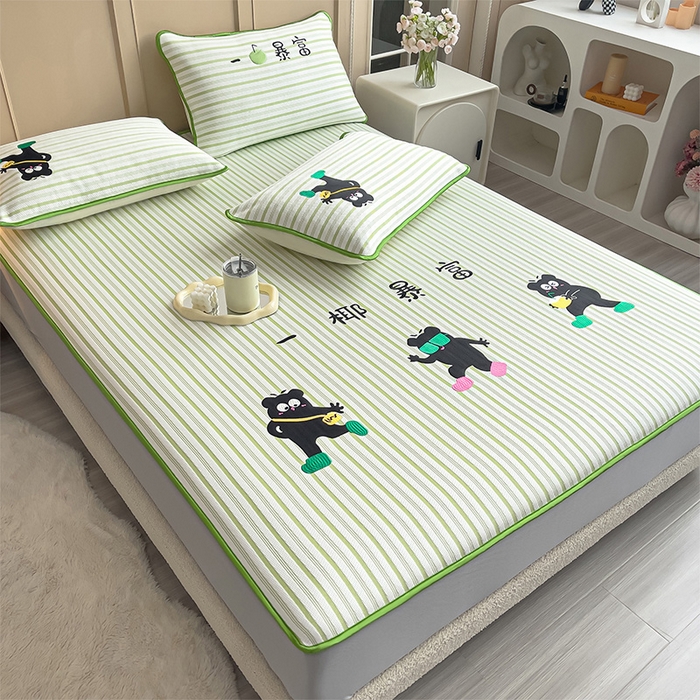 91家纺网 家纺一手货源 找家纺 炫拼  2025新款A类凉豆豆提花条纹卡通刺绣床笠席三件套 暴富熊