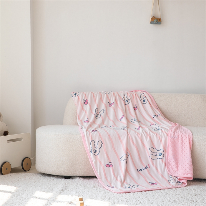 91家纺网 家纺一手货源 找家纺 艾佳宝贝 2025新款A类针织豆豆儿童多功能宿舍午睡安抚盖毯 樱桃长耳兔-盖毯