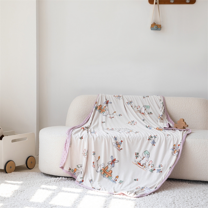 91家纺网 家纺一手货源 找家纺 艾佳宝贝 2025新款A类针织豆豆儿童多功能宿舍午睡安抚盖毯 兔兔的生日-盖毯
