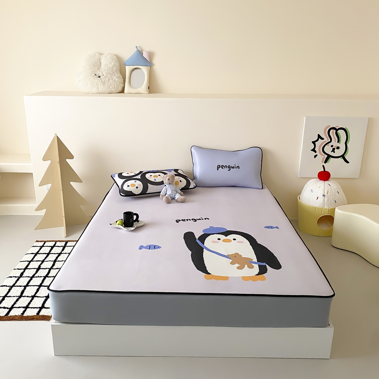 91家纺网 家纺一手货源 找家纺 三味舒屋 2025新款小可爱系列大版印花冰藤凉席 企鹅仔-床笠款