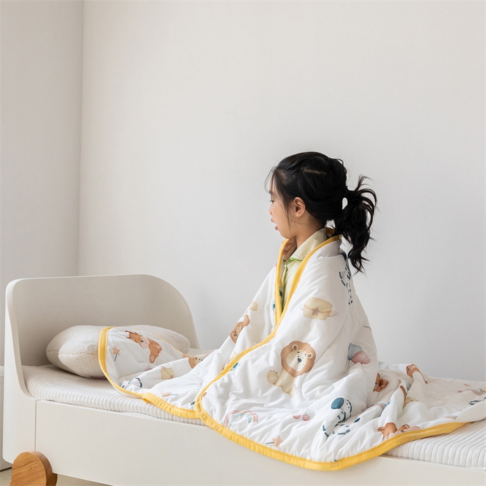 91家纺网 家纺一手货源 找家纺 艾佳宝贝 2025春夏新款A类凉感丝儿童糖果抗菌夏被 萌趣动物园