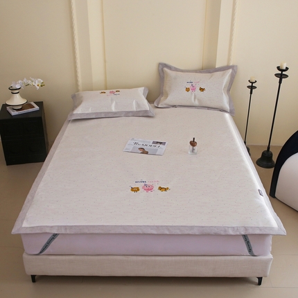 91家纺网 家纺一手货源 找家纺 （总）木希2025春夏新款可水洗冰丝席幻彩刺绣平席系列-场景一