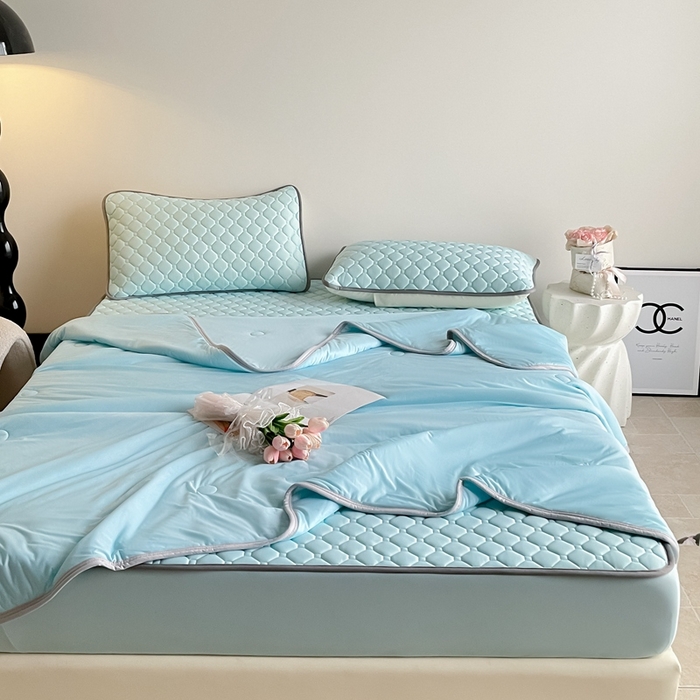 91家纺网 家纺一手货源 找家纺 2025新款加厚乳胶床笠款经典纯色夏被套件 方格-湖蓝