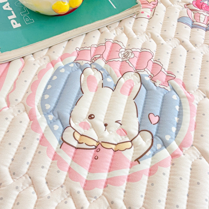 91家纺网 家纺一手货源 找家纺 贝扬思家纺 2025新款亲肤舒适可爱乳胶凉席席子系列 小猫相片