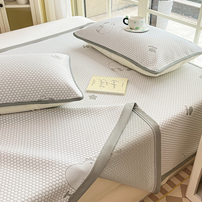 91家纺网 家纺一手货源 找家纺 卡伦2025新款冰丝豆豆凉席床席系列 卡皮巴拉-灰