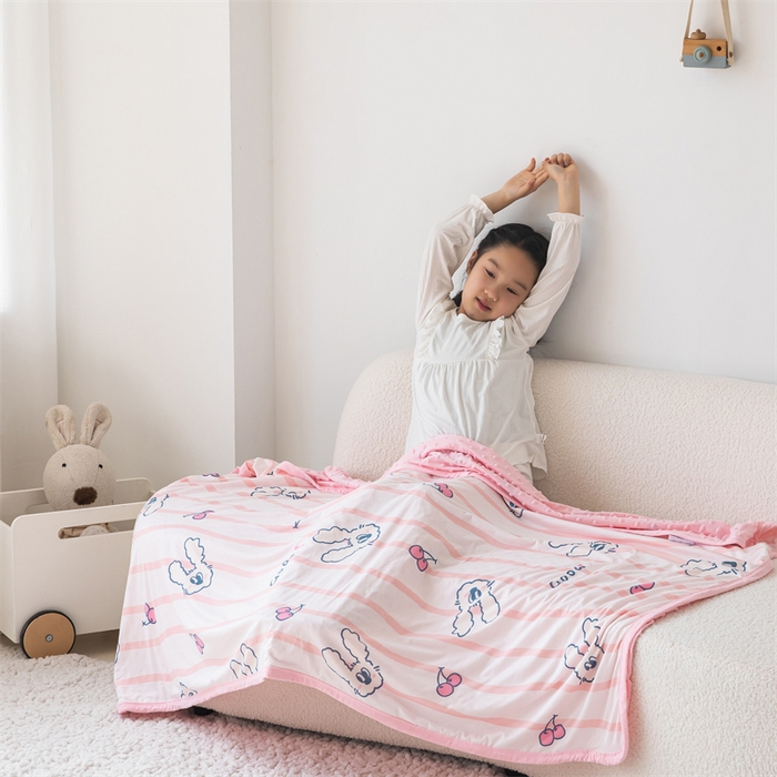 91家纺网 家纺一手货源 找家纺 艾佳宝贝 2025新款A类针织豆豆儿童多功能宿舍午睡安抚盖毯 樱桃长耳兔-盖毯