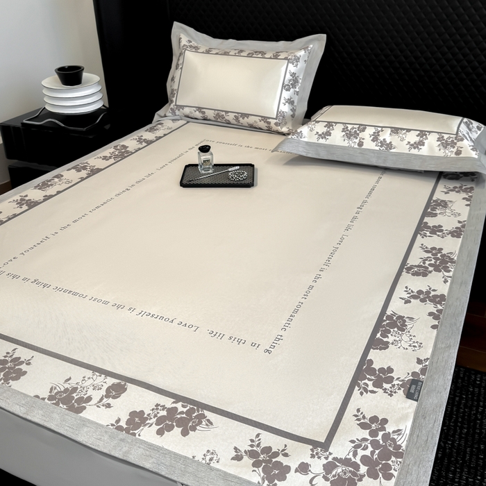 91家纺网 家纺一手货源 找家纺 本希2025春夏新款可水洗冰丝席花漾数码印花法式系列 曼秋-灰平席