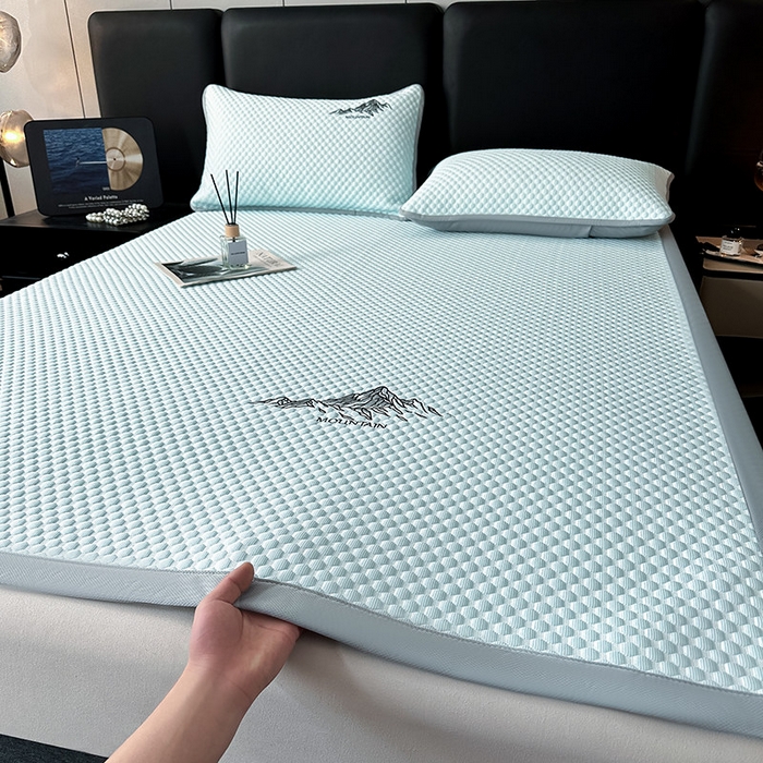 91家纺网 家纺一手货源 找家纺 澳梵家居 2025新款PE中分子A类凉感豆豆刺绣软凉席 冰川-水绿