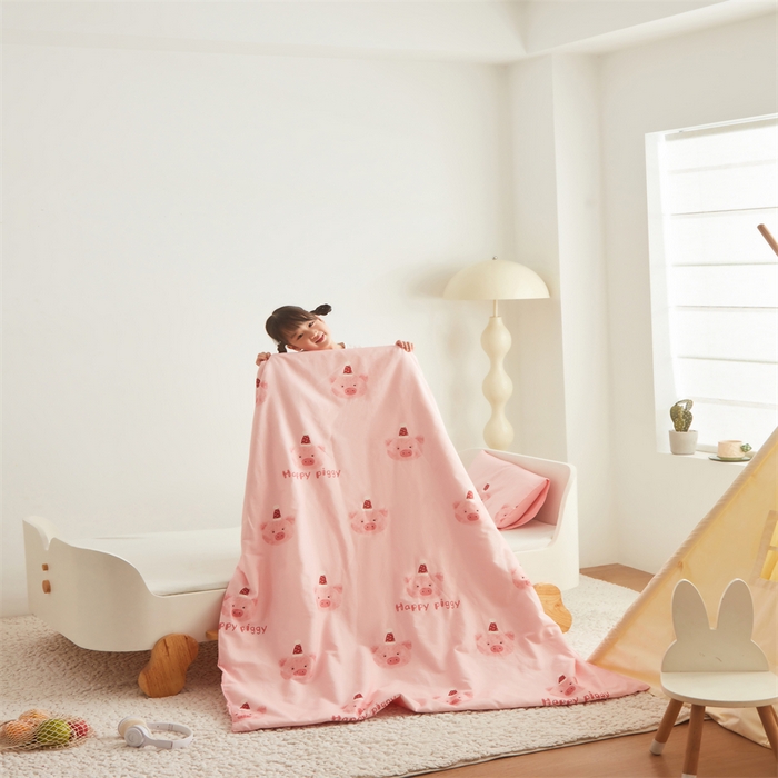 91家纺网 家纺一手货源 找家纺 艾佳宝贝 2025A类儿童全棉多功能单被套可拆式夏被四季被子 乖巧萌猪