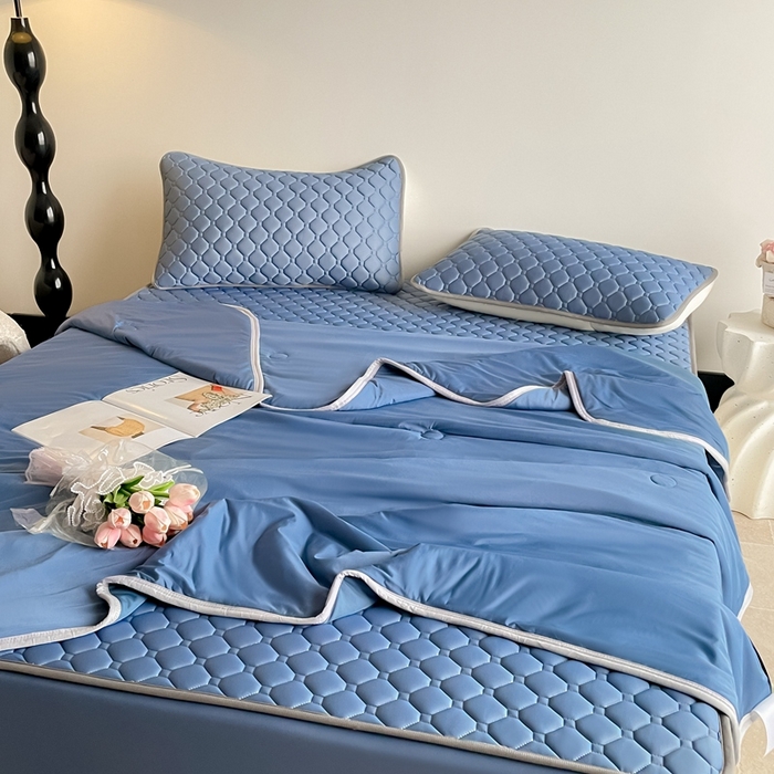 91家纺网 家纺一手货源 找家纺 2025新款加厚乳胶床笠款经典纯色夏被套件 方格-宝蓝