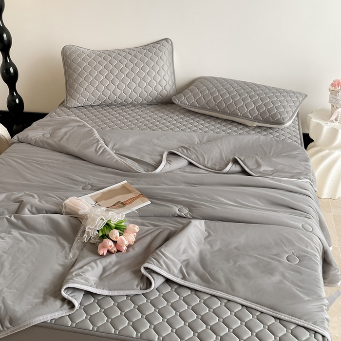 91家纺网 家纺一手货源 找家纺 2025新款加厚乳胶床笠款经典纯色夏被套件 方格-深灰