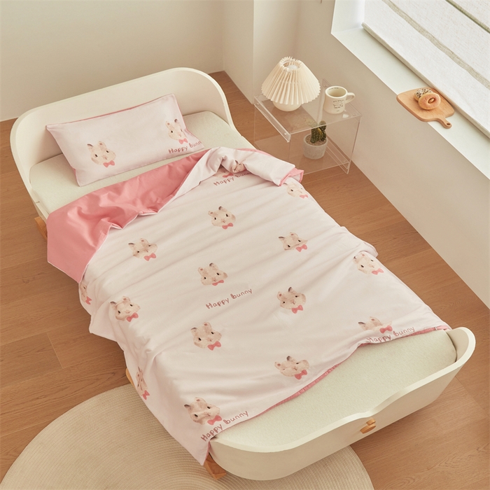 91家纺网 家纺一手货源 找家纺 艾佳宝贝 2025A类儿童全棉多功能单被套可拆式夏被四季被子 乖萌甜兔