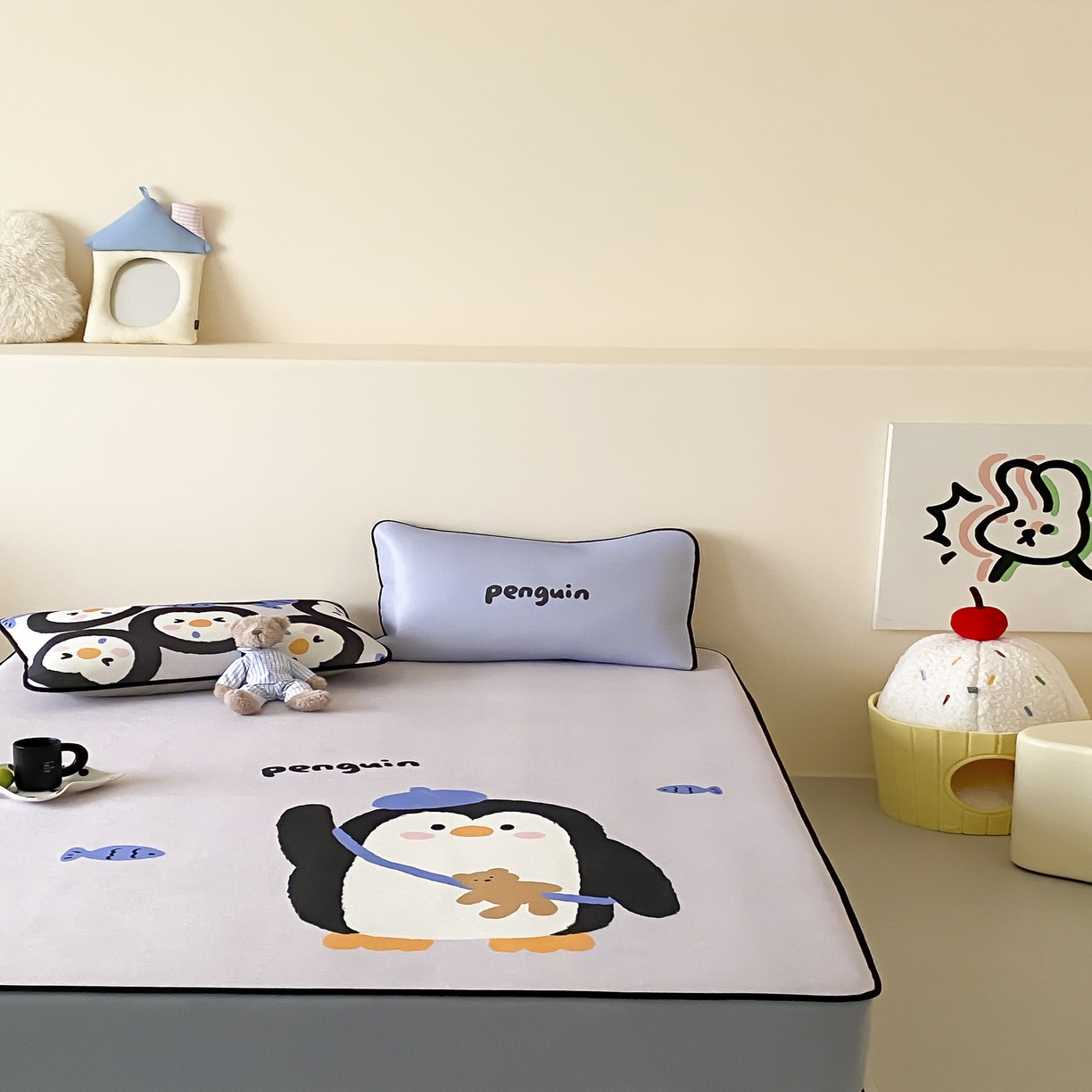 91家纺网 家纺一手货源 找家纺 三味舒屋 2025新款小可爱系列大版印花冰藤凉席 企鹅仔-床笠款