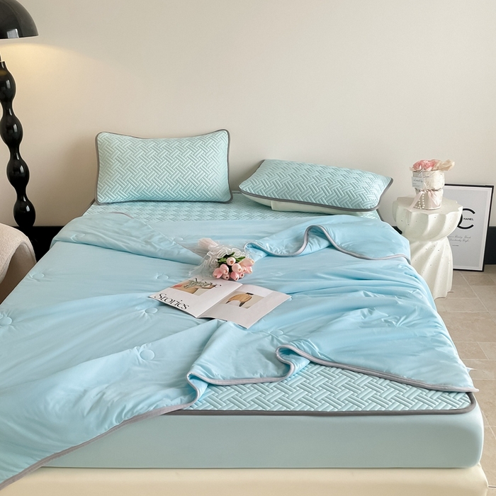 91家纺网 家纺一手货源 找家纺 2025新款加厚乳胶床笠款经典纯色夏被套件 饼干花-湖蓝