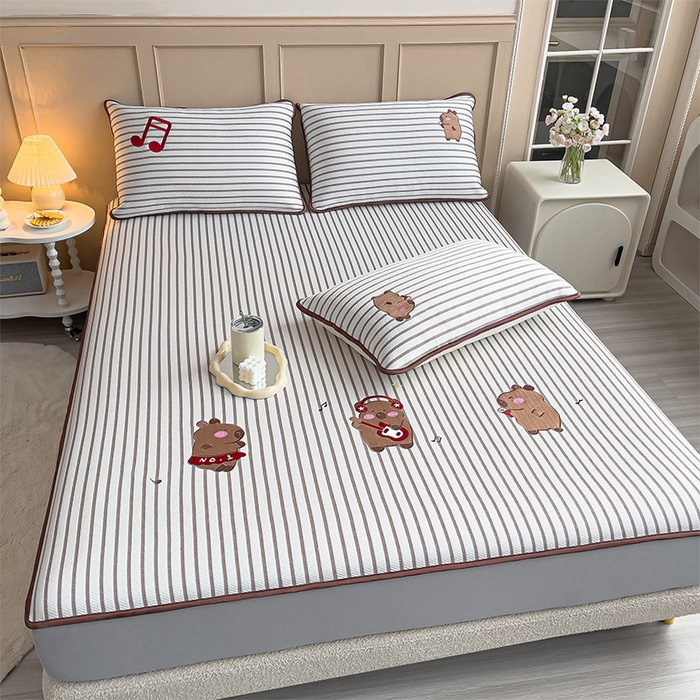 91家纺网 家纺一手货源 找家纺 炫拼  2025新款A类凉豆豆提花条纹卡通刺绣床笠席三件套 元气卡皮