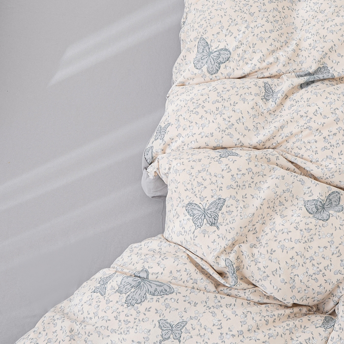 91家纺网 家纺一手货源 找家纺 蕾诺家纺 2025新款直播新款A类有氧提花云纱棉圆角吊边工艺四件套学生三件套 翩翩起舞