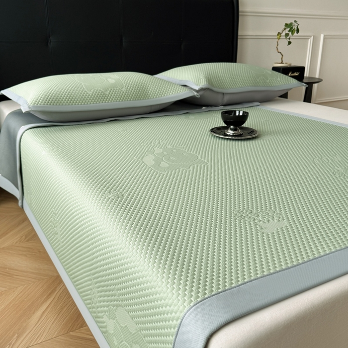 91家纺网 家纺一手货源 找家纺 卡罗兰 2025新款PE提花冰丝凉席凉豆豆床单床笠款凉席-奶牛款 绿色