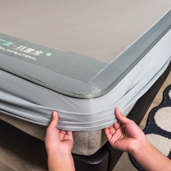 91家纺网 家纺一手货源 找家纺 全季家居 2025新款5A加厚加密艾草碳光席冰丝席 床笠-浅灰