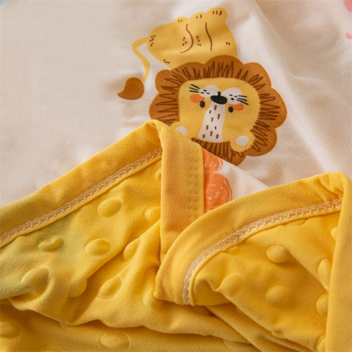 91家纺网 家纺一手货源 找家纺 艾佳宝贝 2025新款A类针织豆豆儿童多功能宿舍午睡安抚盖毯 lucky 萌狮-盖毯