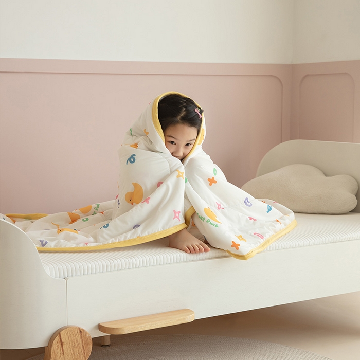 91家纺网 家纺一手货源 找家纺 艾佳宝贝 2025春夏新款A类凉感丝儿童糖果抗菌夏被 库乐鸭