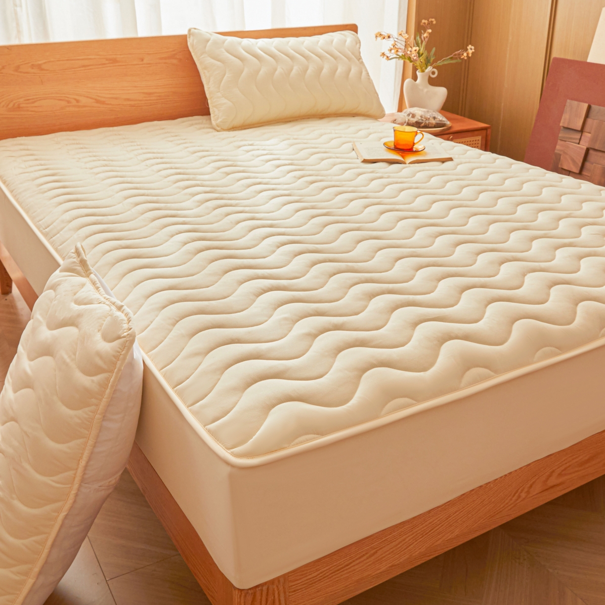 91家纺网 家纺一手货源 找家纺 初心家纺 2025新款原棉防水夹棉窗帘床护罩单件席梦思保护套防水床罩 米白