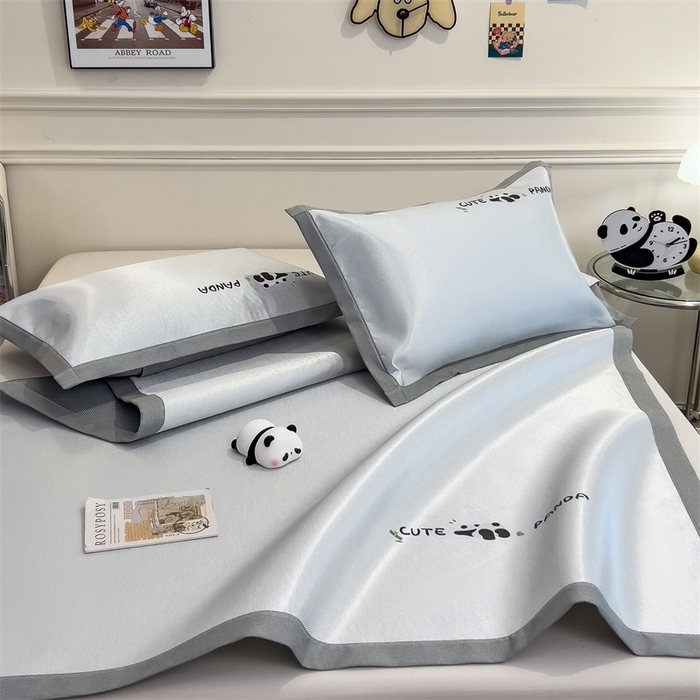 91家纺网 家纺一手货源 找家纺 星座家纺 2025新款600D熊猫烫画冰丝凉席三件套 清凉浅灰