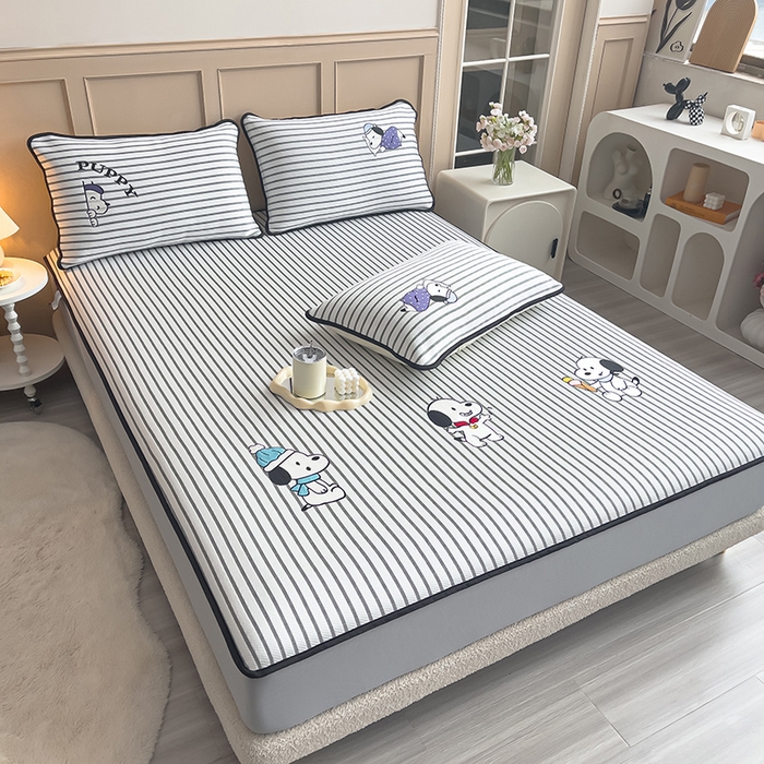 91家纺网 家纺一手货源 找家纺 炫拼  2025新款A类凉豆豆提花条纹卡通刺绣床笠席三件套 冰淇淋狗