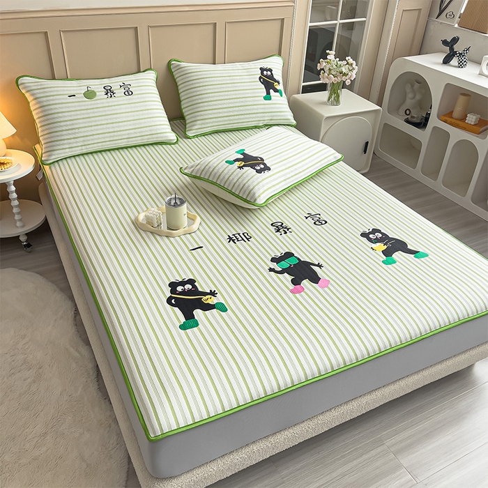 91家纺网 家纺一手货源 找家纺 炫拼  2025新款A类凉豆豆提花条纹卡通刺绣床笠席三件套 暴富熊