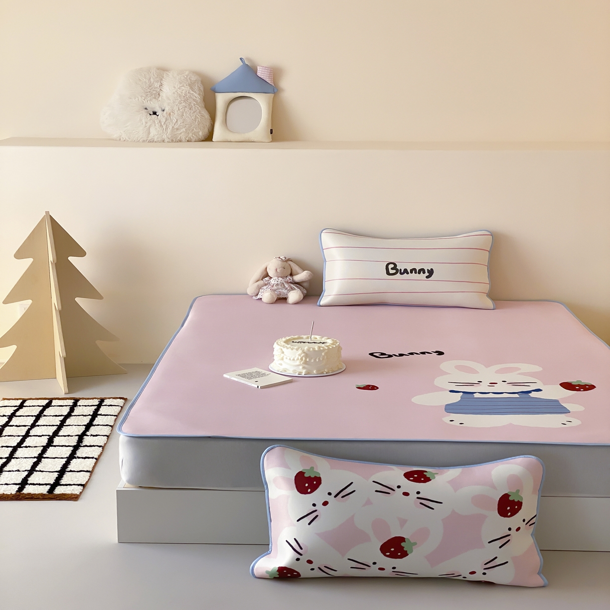 91家纺网 家纺一手货源 找家纺 三味舒屋 2025新款小可爱系列大版印花冰藤凉席 邦尼兔-床席款