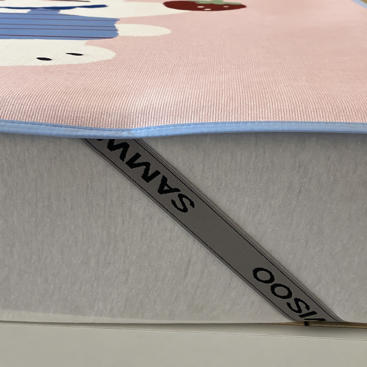 91家纺网 家纺一手货源 找家纺 三味舒屋 2025新款小可爱系列大版印花冰藤凉席 邦尼兔-床席款