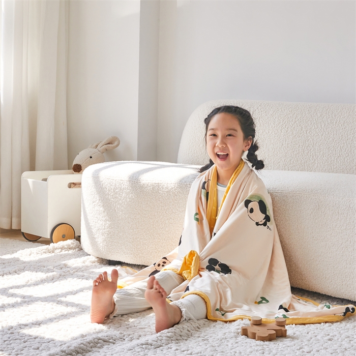 91家纺网 家纺一手货源 找家纺 艾佳宝贝 2025新款A类针织豆豆儿童多功能宿舍午睡安抚盖毯 字母熊猫-盖毯