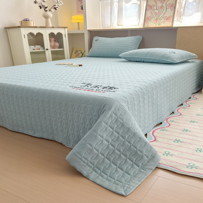 91家纺网 家纺一手货源 找家纺 云雀 2025新款A类加棉刺绣棉花床笠+盖毯 棉花盖毯-雾霾蓝