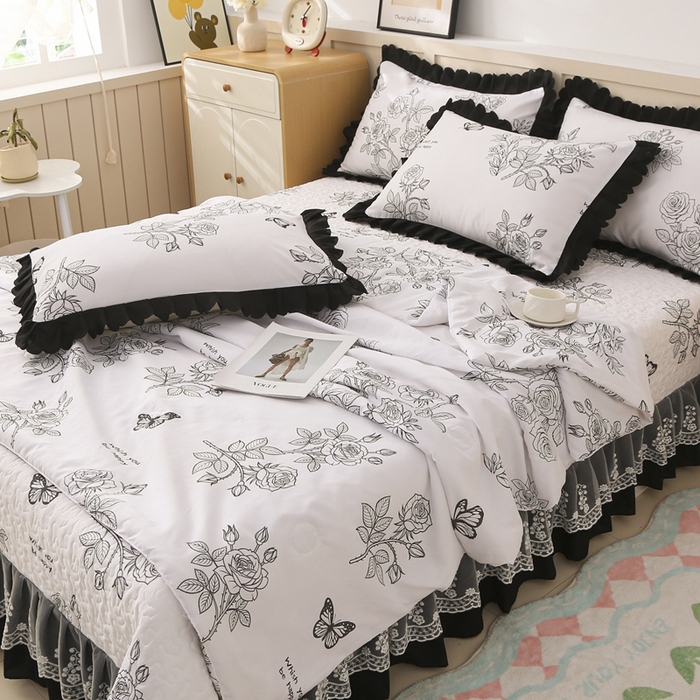 91家纺网 家纺一手货源 找家纺 铠畅  2025新款法式花边云朵棉床盖款夏被四件套 暗香