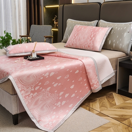 91家纺网 家纺一手货源 找家纺 悦织湾家纺2025新款三明治碳光提花冰藤席三件套2025新款夏凉席冰丝席子藤席轻奢时尚电商直播热销款 爱心-粉