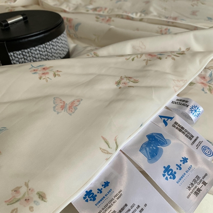 91家纺网 家纺一手货源 找家纺 奈萝家纺 2025新款A类凉感丝小凉皮夏被可机洗夏被新品空调被 桃花朵朵