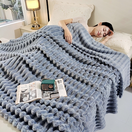 91家纺网 家纺一手货源 找家纺 （总）美洲琳 2025新款仿兔毛大泡泡宽抽条毛毯毯子