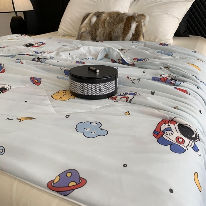 91家纺网 家纺一手货源 找家纺 奈萝家纺 2025新款A类凉感丝小凉皮夏被可机洗夏被新品空调被 宇航员