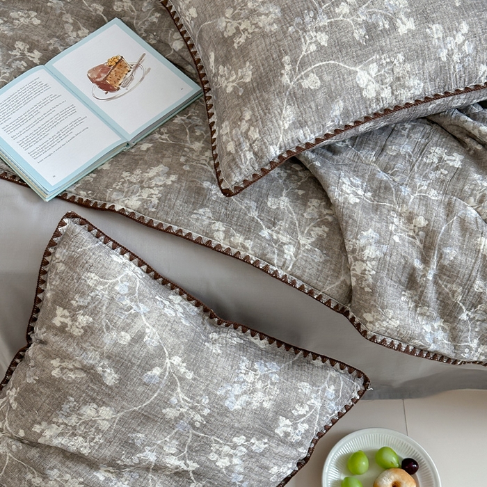 91家纺网 家纺一手货源 找家纺 三朵家纺 2025春夏新款全棉纯棉双层绉绉纱三角针夏被夏凉被空调被 花枝漫舞