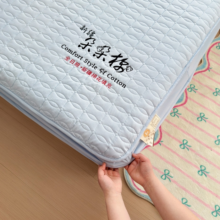 91家纺网 家纺一手货源 找家纺 云雀 2025新款A类加棉刺绣棉花床笠+盖毯 棉花床笠-浅蓝